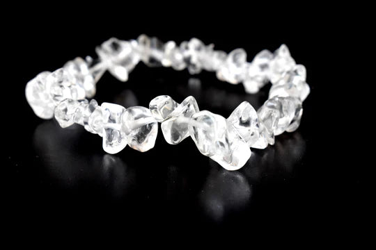 Crystal Quartz Gemstone Chip Bracelet – Natural Raw Crystal Healing Bracelet for Energy Amplification & Clarity | Crown Chakra Stone