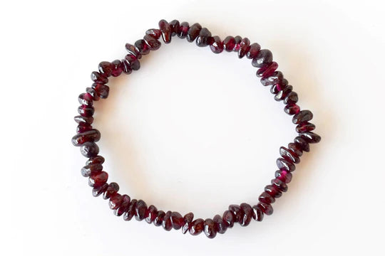 Garnet Gemstone Chip Bracelet – Natural Red Crystal Healing Bracelet for Passion, Energy & Vitality