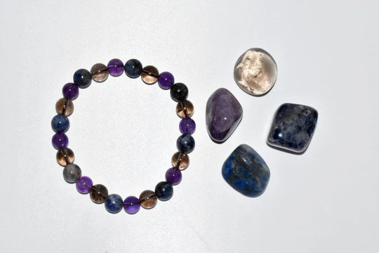 Taurus Zodiac Crystal Kit | Astrology Gift Set with 4 Healing Crystals & Bracelet | Carnelian, Rose Quartz, Pyrite & Amethyst | Taurus Birthday Gift for Love, Prosperity & Balance