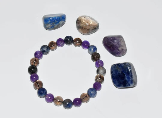 Taurus Zodiac Crystal Kit | Astrology Gift Set with 4 Healing Crystals & Bracelet | Carnelian, Rose Quartz, Pyrite & Amethyst | Taurus Birthday Gift for Love, Prosperity & Balance