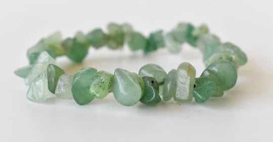 Green Aventurine Gemstone Chip Bracelet – Natural Crystal Healing Bracelet for Luck, Prosperity & Emotional Balance