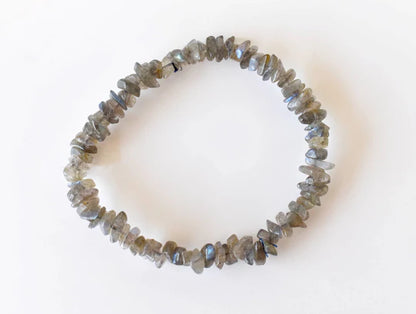 Labradorite Gemstone Chip Bracelet – Natural Healing Crystal Jewelry for Intuition & Spiritual Awareness