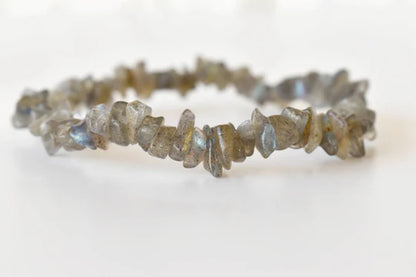 Labradorite Gemstone Chip Bracelet – Natural Healing Crystal Jewelry for Intuition & Spiritual Awareness